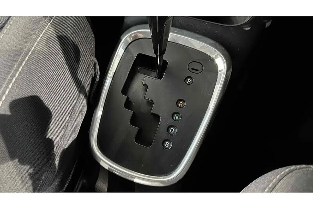 2019-toyota-yaris-15-vvt-i-icon-tech-98bhp-hybrid-1497cc-e-cvt-big-43