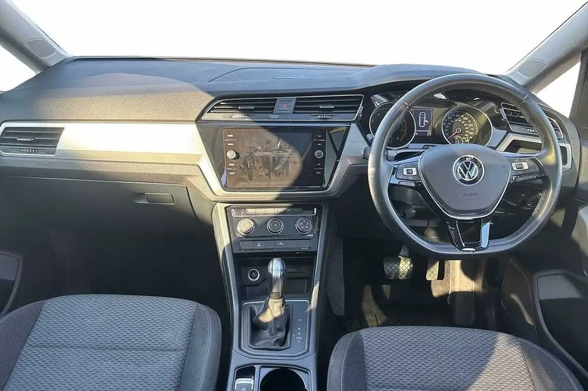 2021-volkswagen-touran-15-tsi-se-family-dsg-big-9