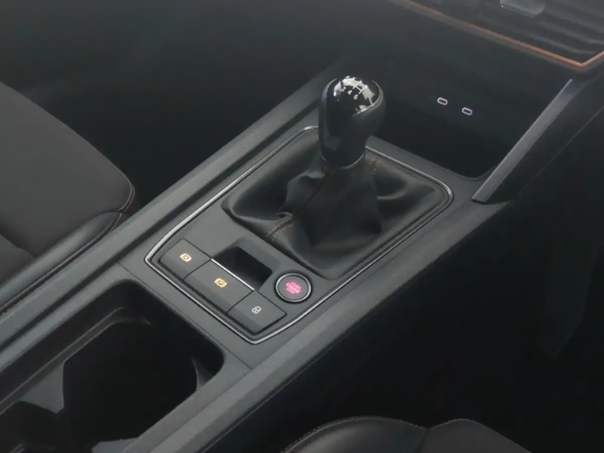 2018-mini-cooper-15-cooper-series-ii-chilinav-plusss-hatchback-3d-big-10