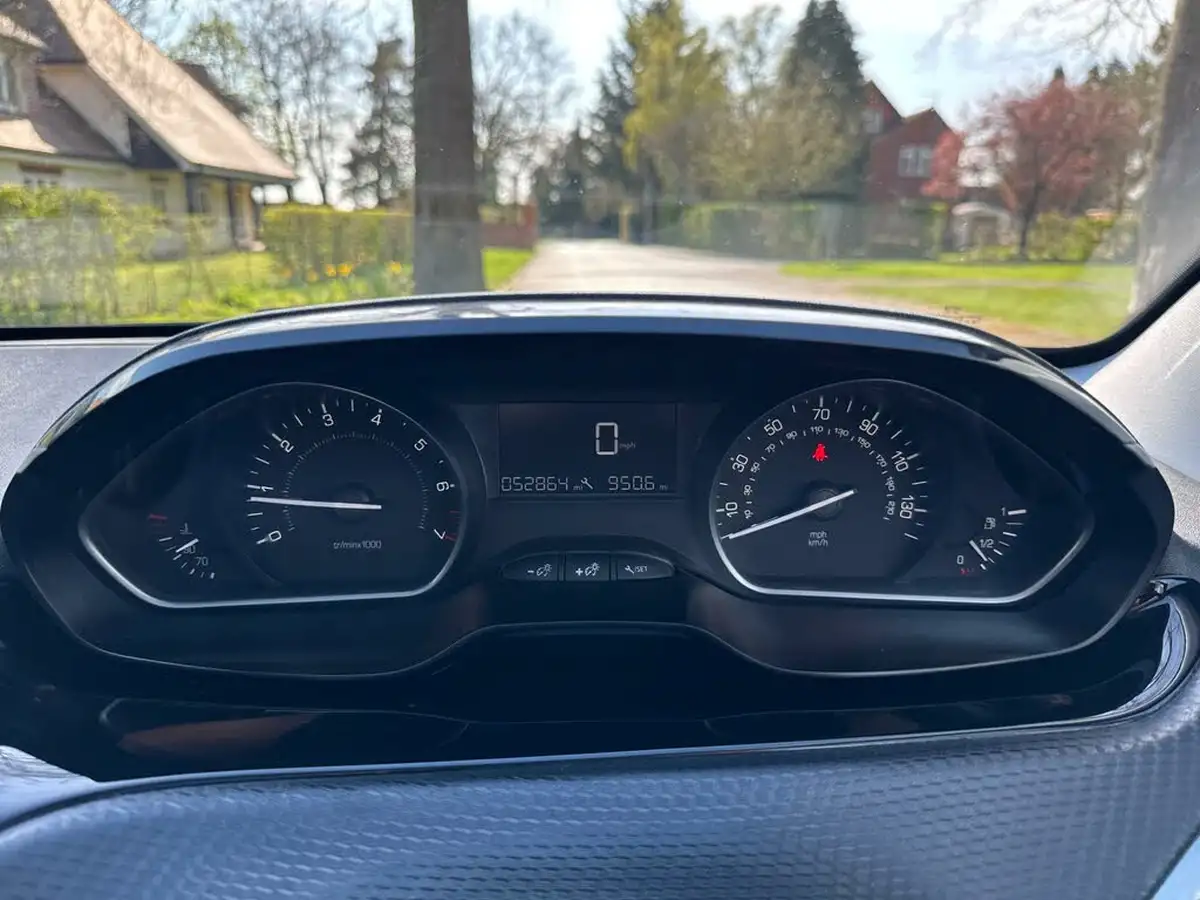 2018-peugeot-208-12-puretech-allure-premium-ss-big-35