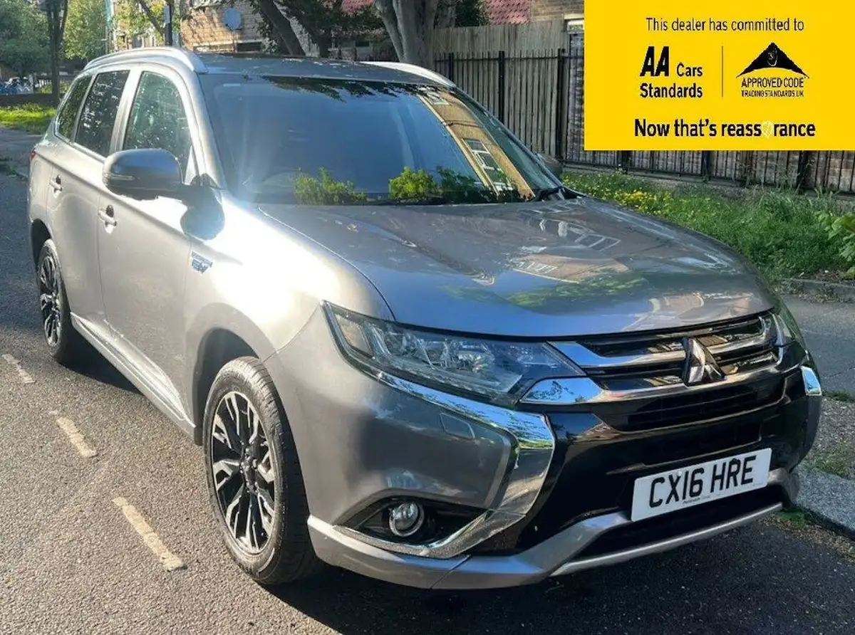 2016-mitsubishi-outlander-20-gx4h-phev-big-0