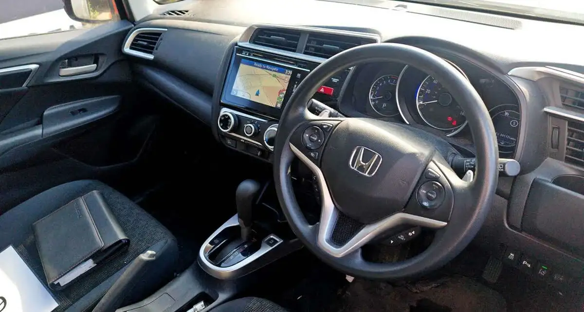 2017-honda-jazz-13-i-vtec-se-navi-cvt-big-4