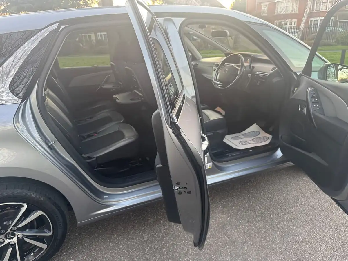 2016-citroen-c4-picasso-16bluehdi-flair-eat6-big-30