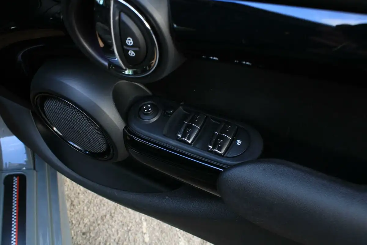 2018-mini-cooper-20-cooper-s-series-ii-ss-hatchback-5d-big-27
