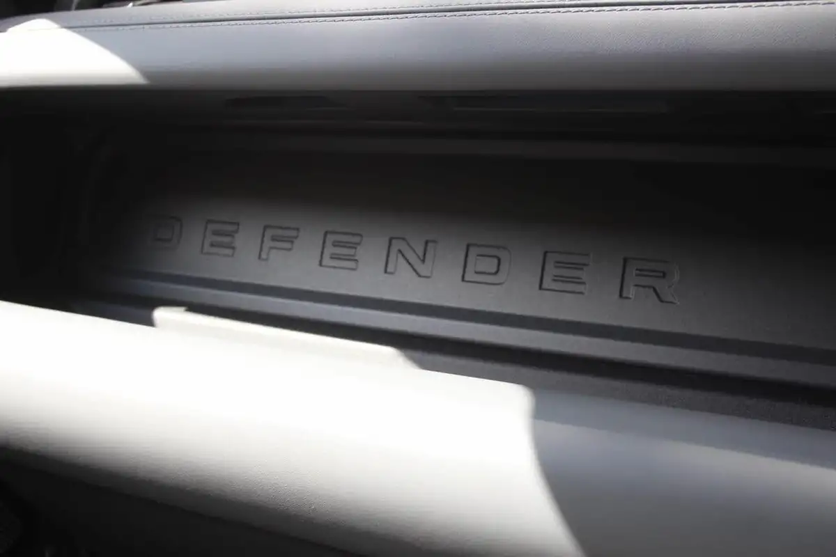 2022-land-rover-130-defender-30-p400-x-dynamic-hse-big-24