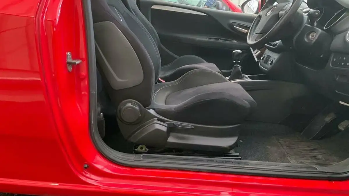 2015-fiat-punto-12-easy-3d-big-7