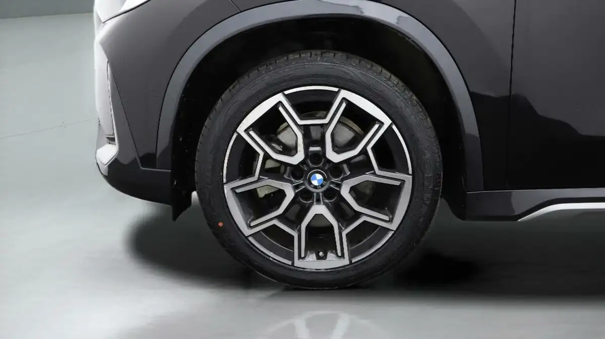 2022-bmw-x1-15-sdrive20i-xline-big-17