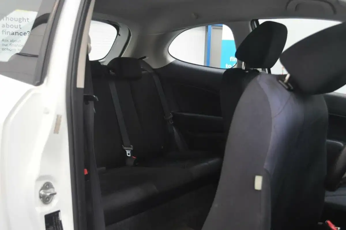 2012-mazda-mazda2-13-tamura-3d-big-15