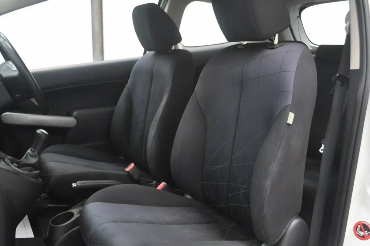 2012-mazda-mazda2-13-tamura-3d-big-19