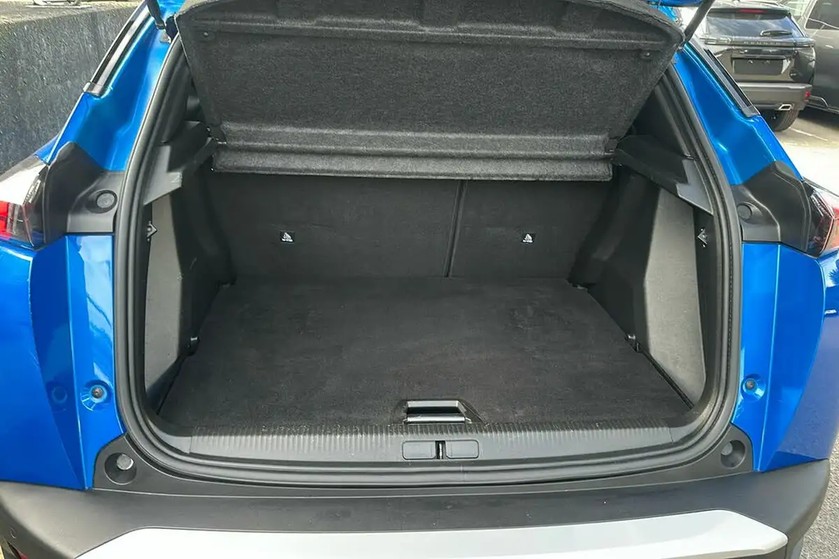 2021-peugeot-2008-suv-e-gt-big-11