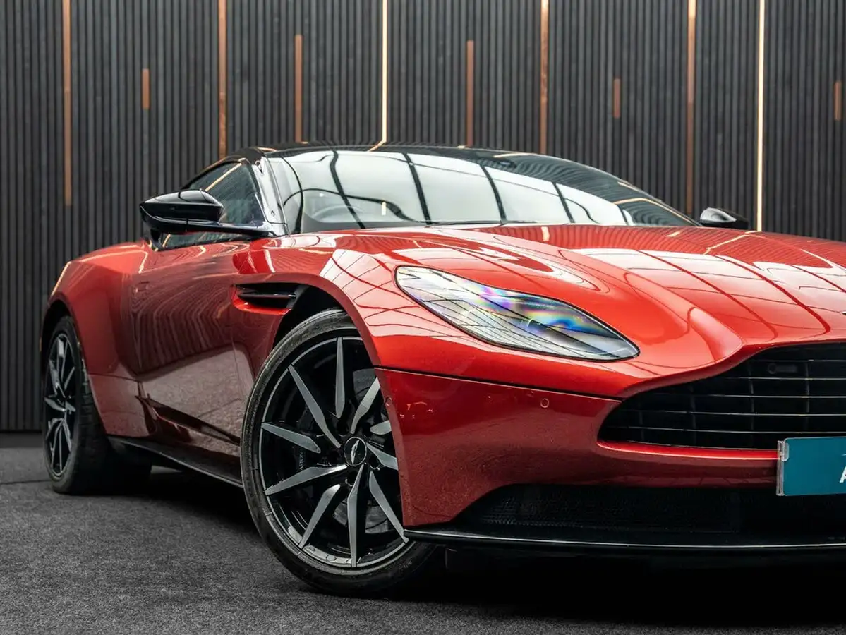 2020-aston-martin-db11-40-v8-503bhp-big-6