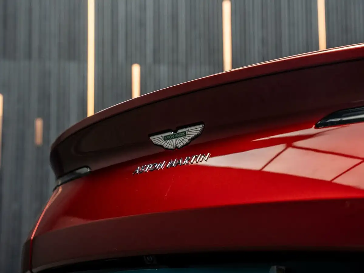 2020-aston-martin-db11-40-v8-503bhp-big-30