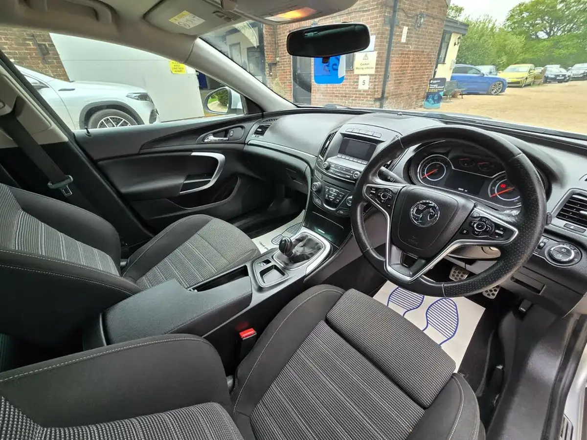 2015-vauxhall-insignia-18-sri-big-13