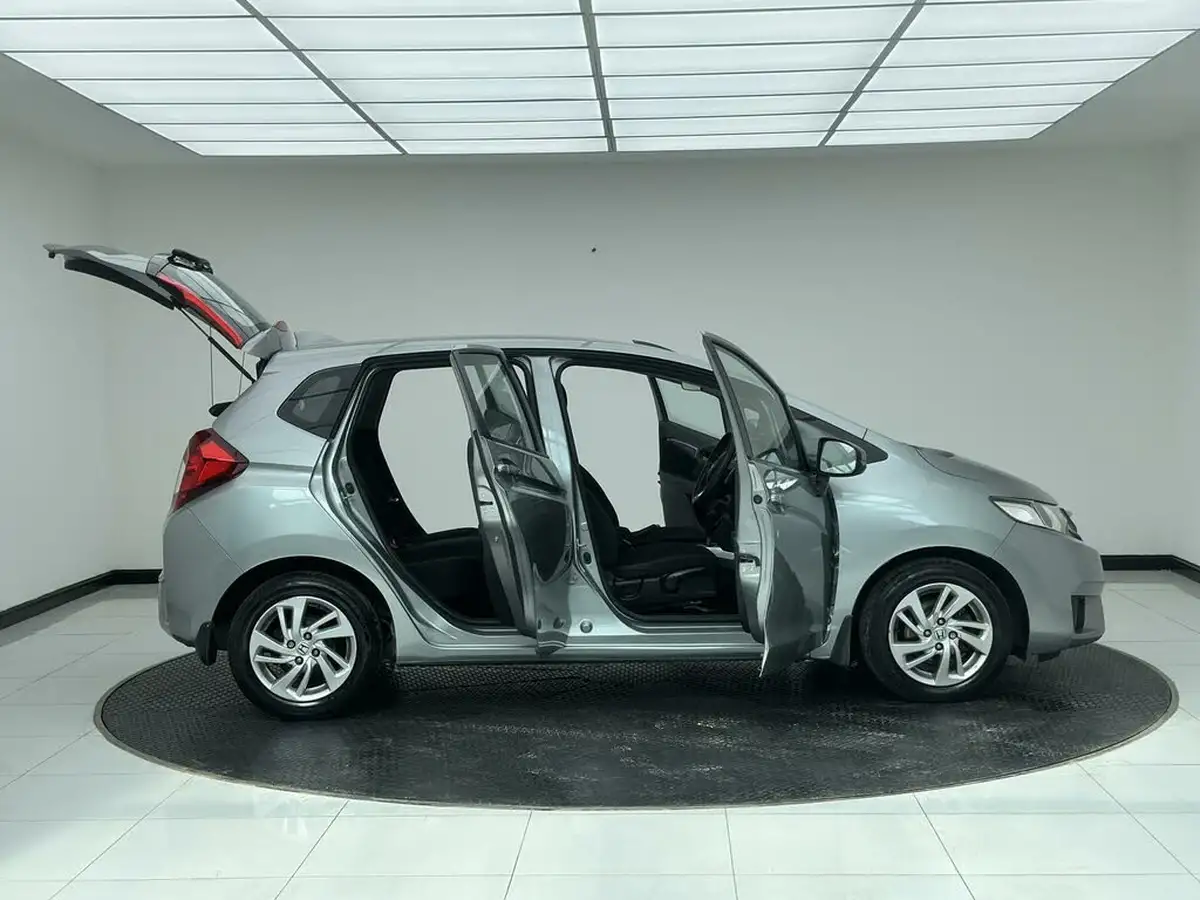 2015-honda-jazz-13-i-vtec-se-cvt-big-8