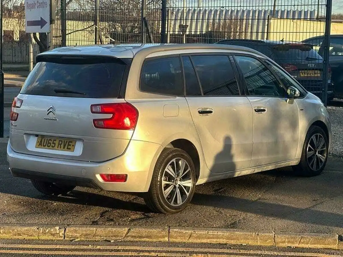 2016-citroen-grand-c4-picasso-16bluehdi-exclusive-eat6-big-17