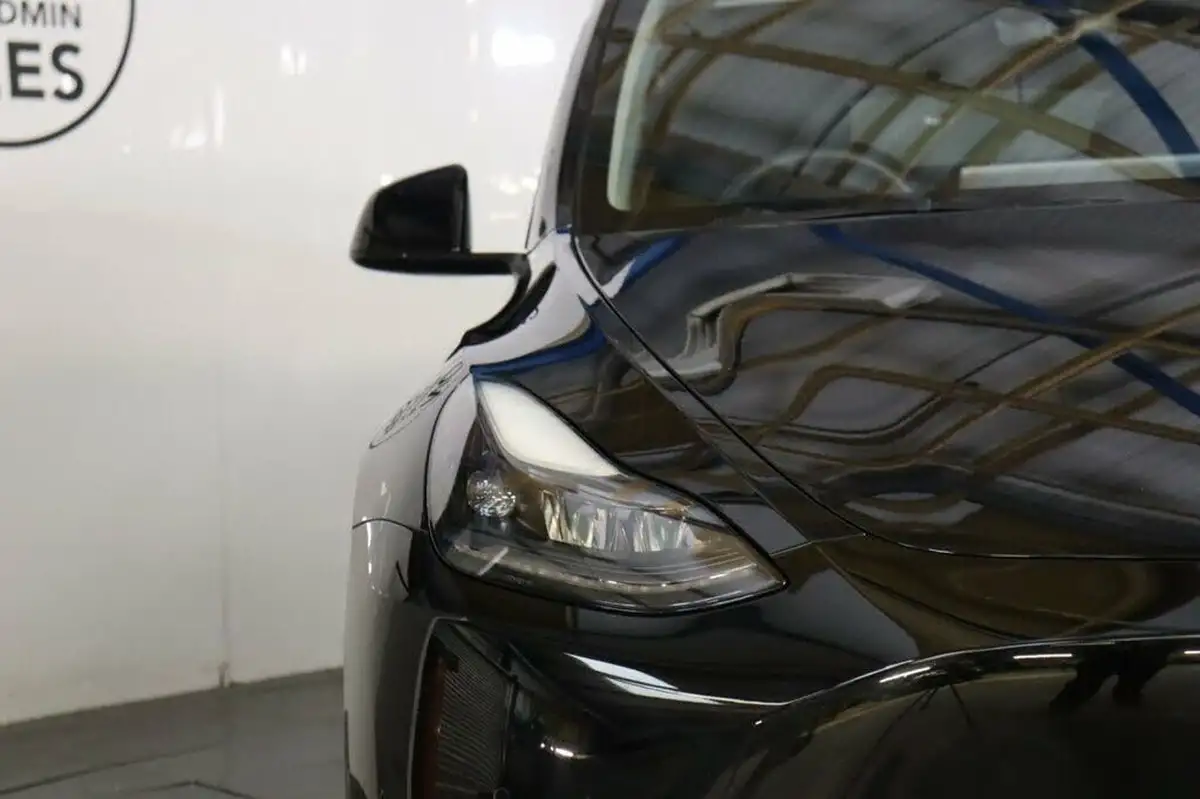 2022-tesla-model-y-e-long-range-big-10