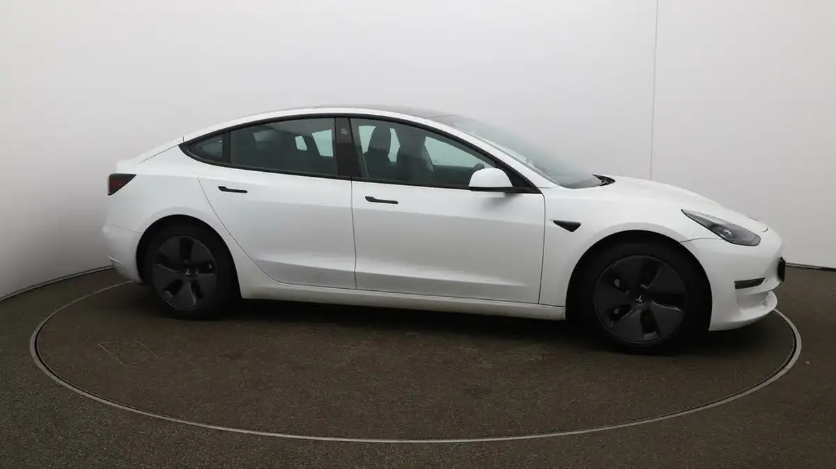 2021-tesla-model-3-e-long-range-awd-big-39
