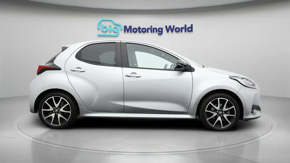 2022-toyota-yaris-15-vvt-i-dynamic-big-7