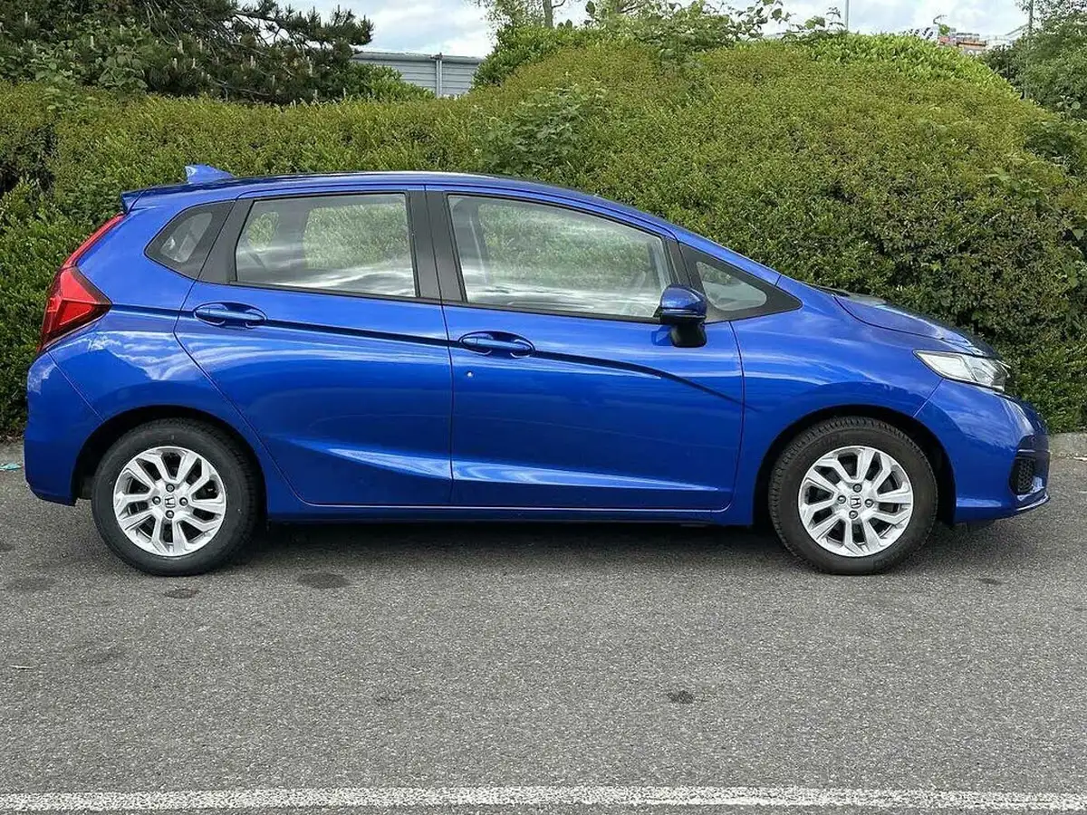 2019-honda-jazz-13-i-vtec-se-cvt-big-4