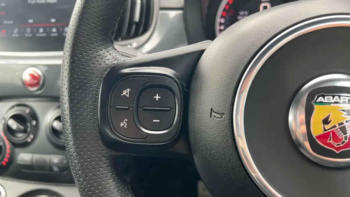 2021-abarth-595-14-tjet-big-22