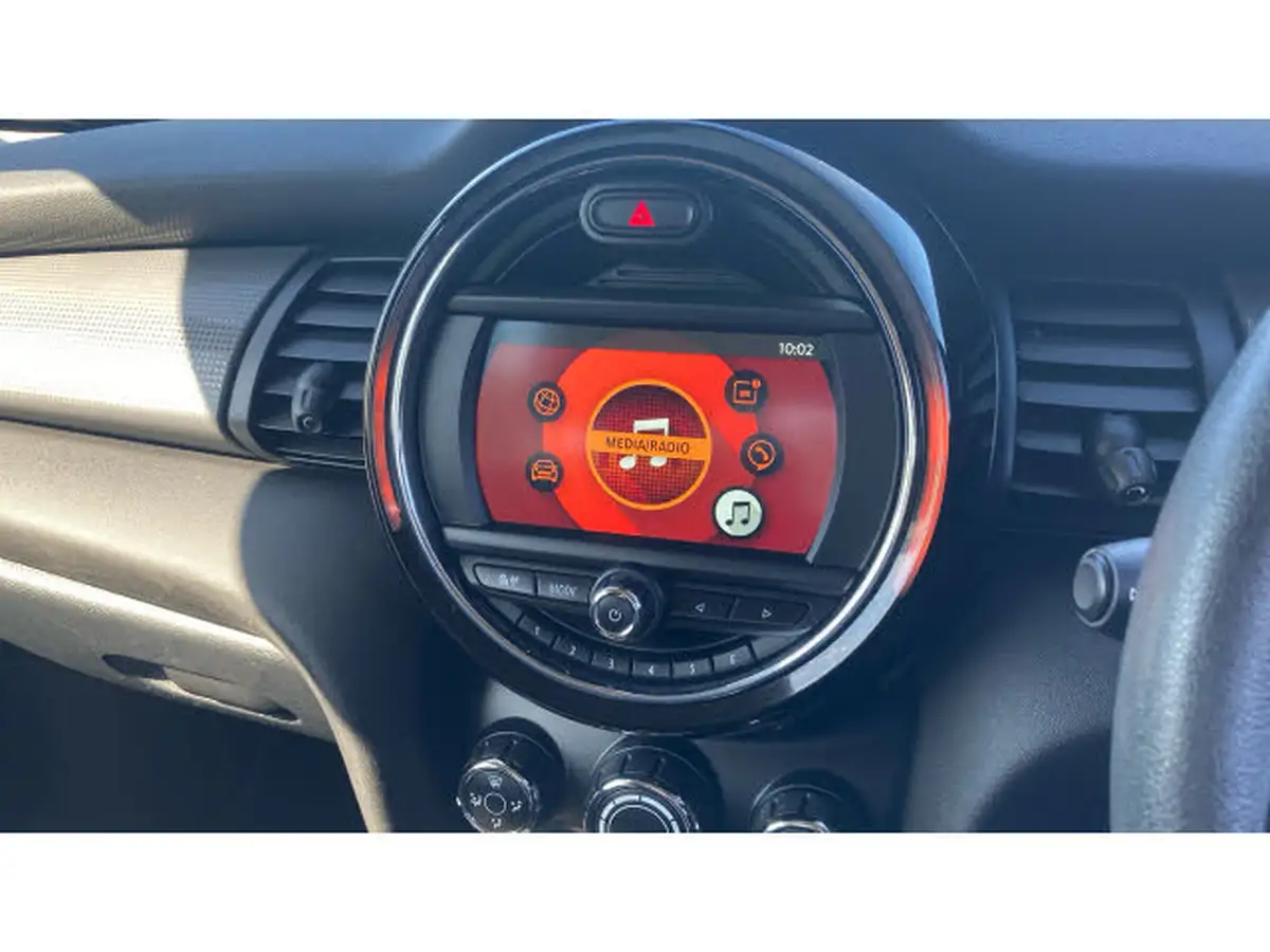 2020-mini-cooper-15-cooper-classic-nav-hatchback-3d-big-37
