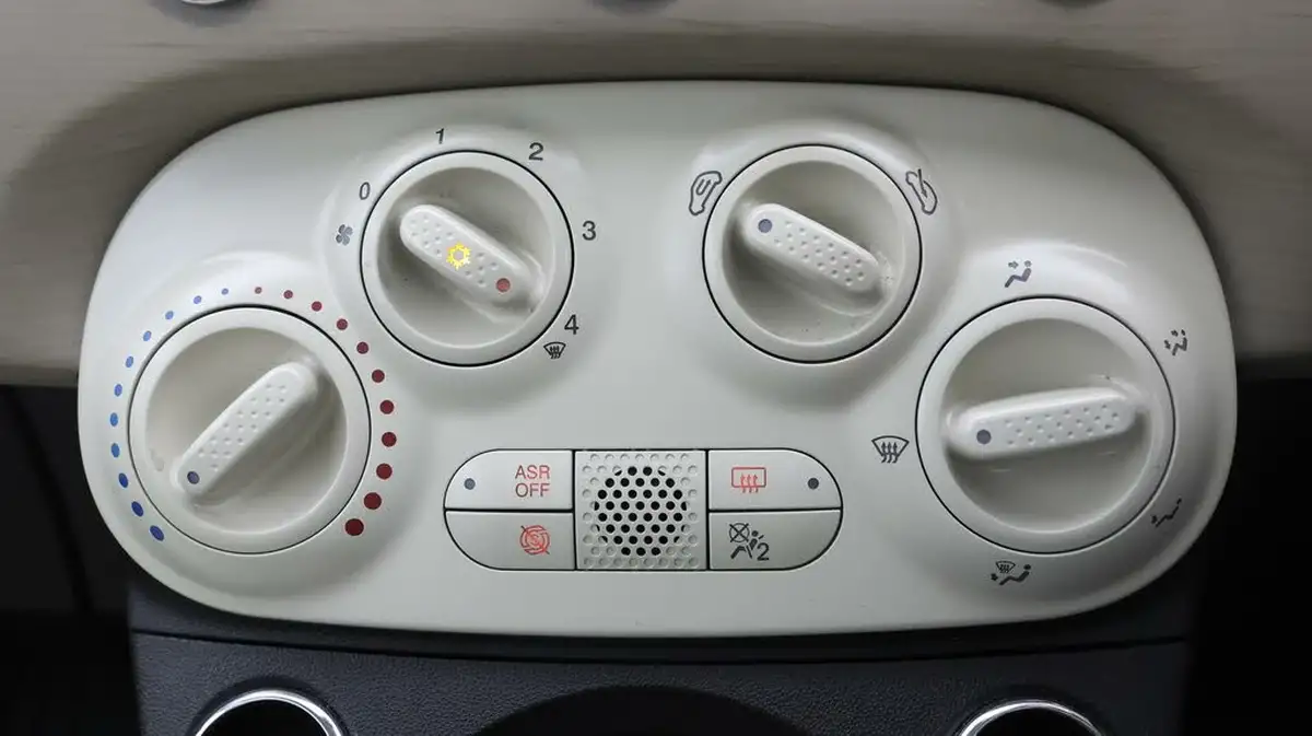 2020-fiat-500-12-lounge-dualogic-big-11