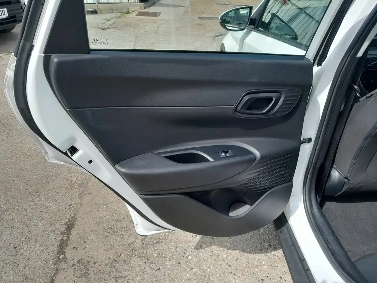 2022-hyundai-bayon-10-t-gdi-se-connect-dct-big-24
