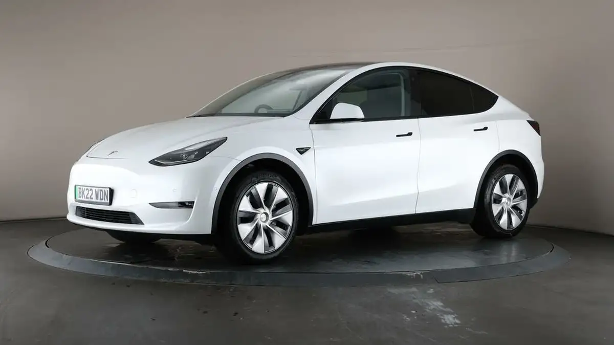 2022-tesla-model-y-e-long-range-big-33