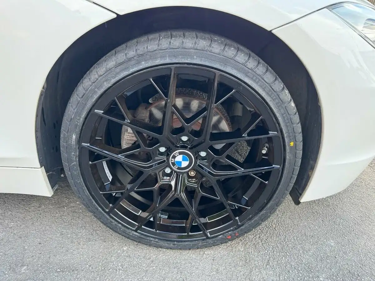 2011-bmw-z4-big-30