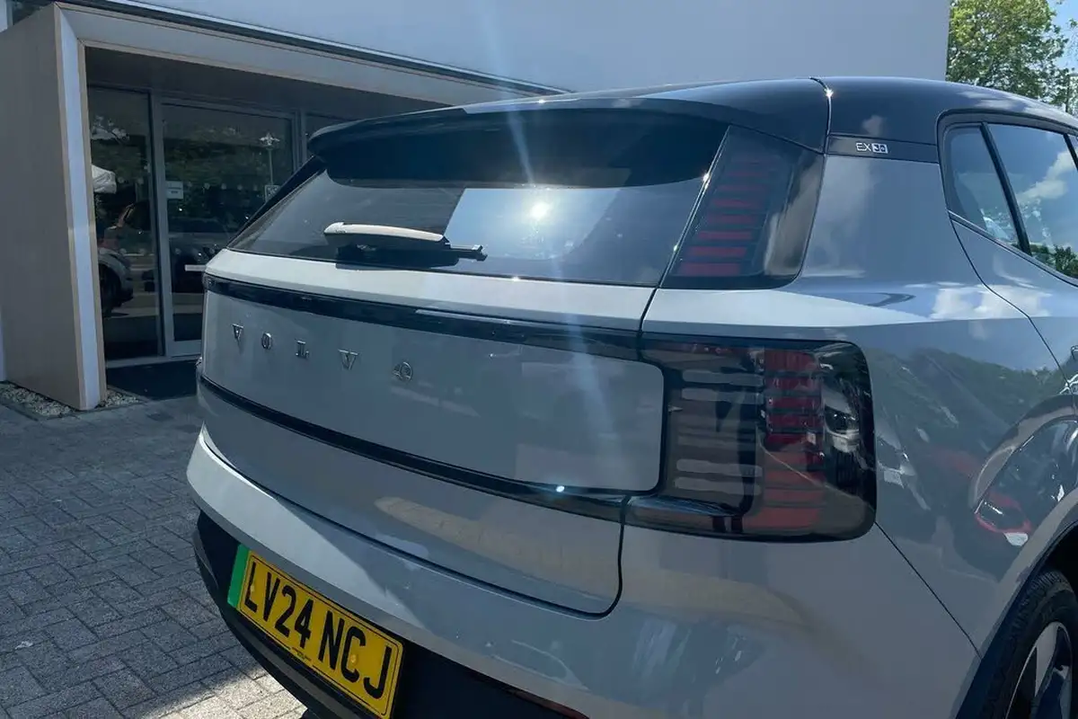 2024-volvo-ex30-e-single-motor-plus-extended-range-big-14