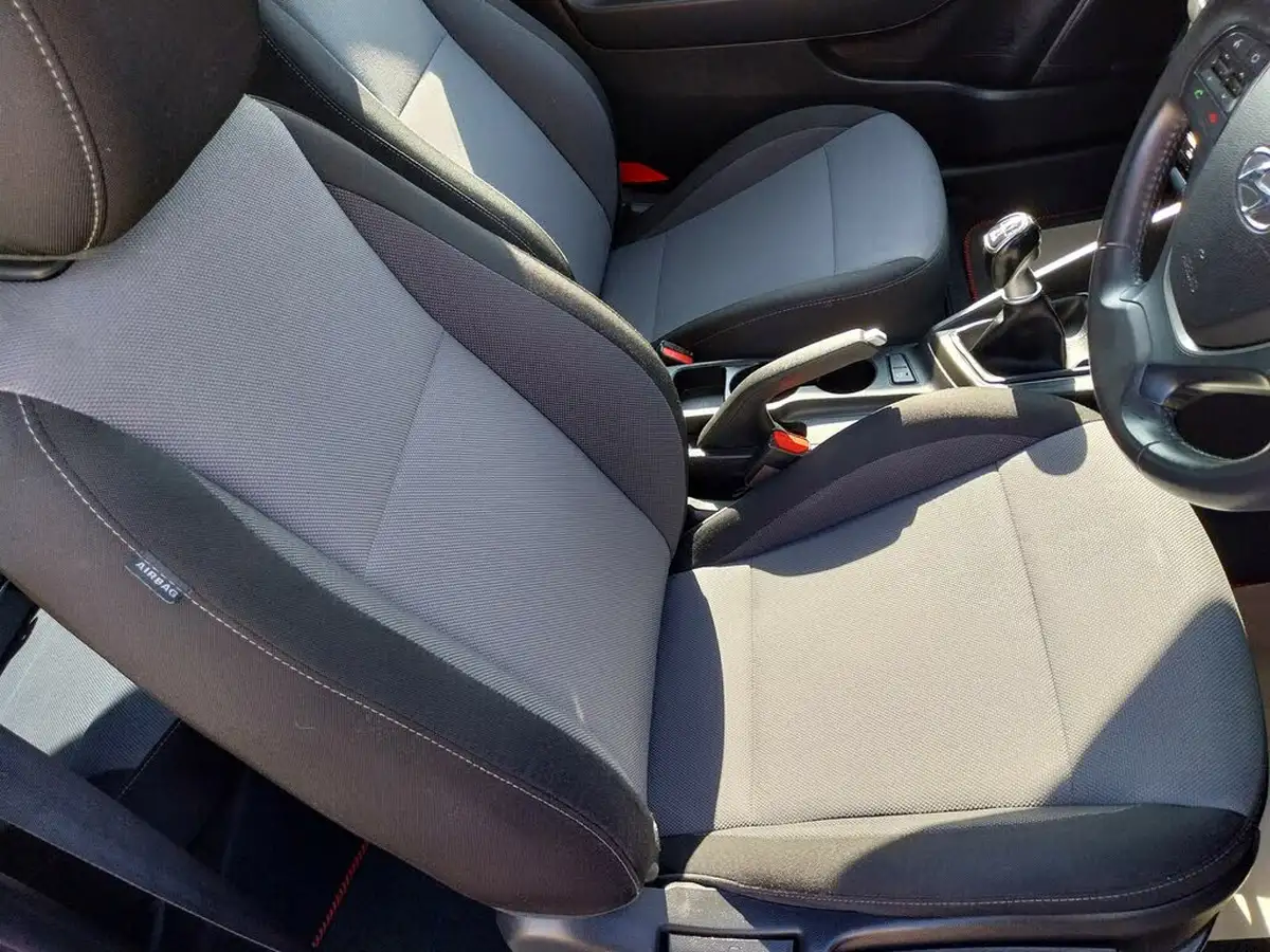 2018-hyundai-i20-10-t-gdi-se-coupe-3d-big-13