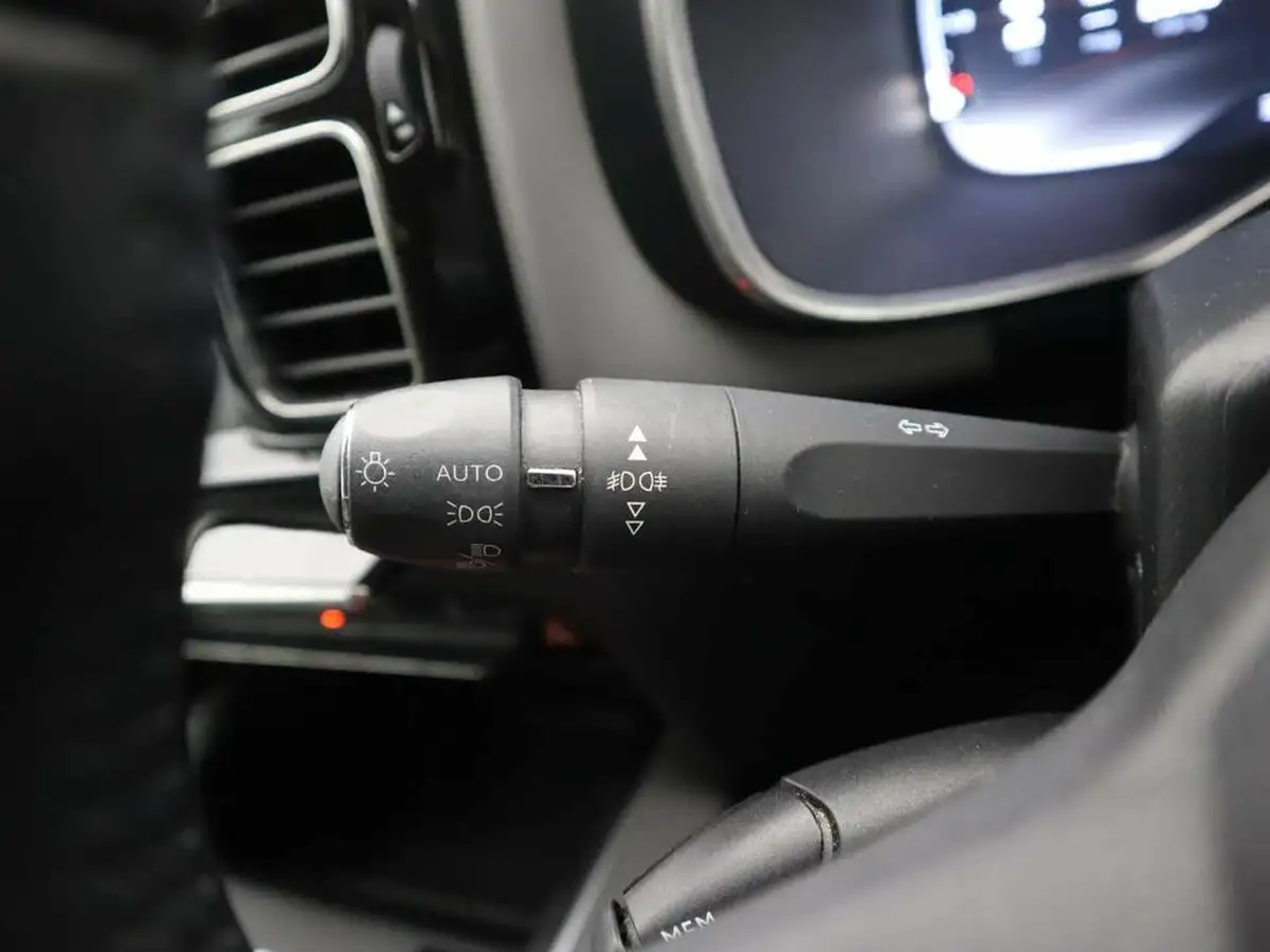 2021-citroen-c5-aircross-12-puretech-flair-big-33