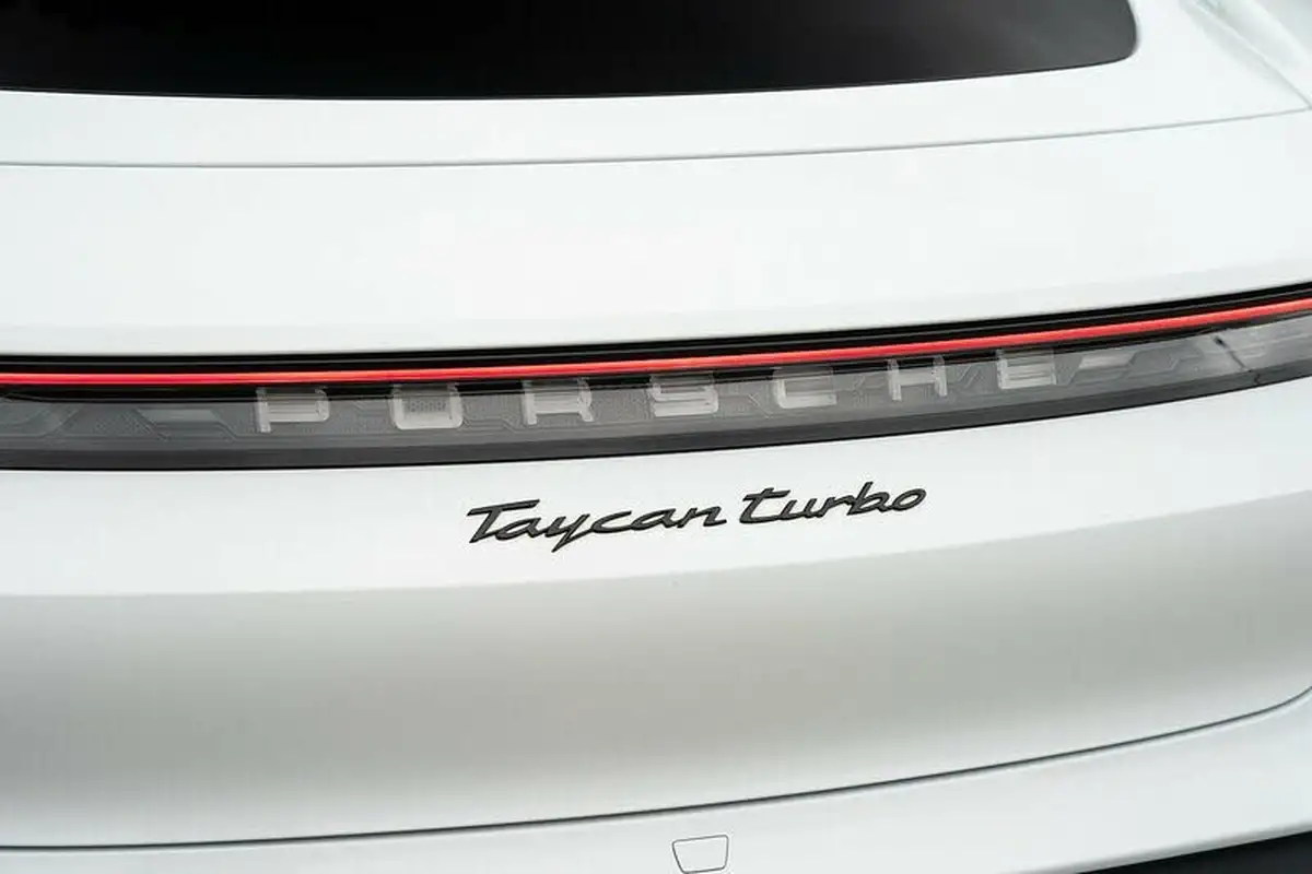 2020-porsche-taycan-e-turbo-big-29