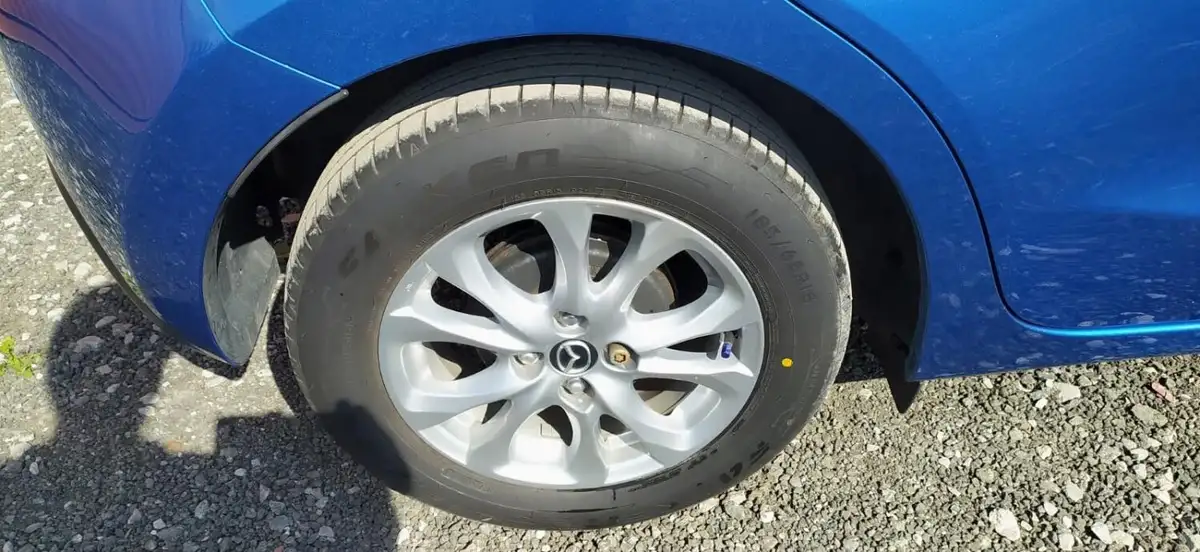 2015-mazda-mazda2-15-se-l-75ps-big-14