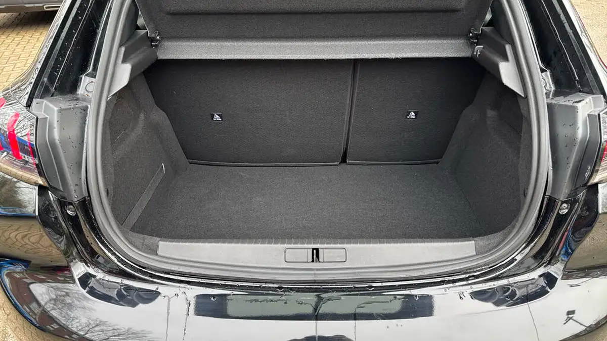 2023-peugeot-208-12-puretech-allure-premium-130ps-eat8-big-18