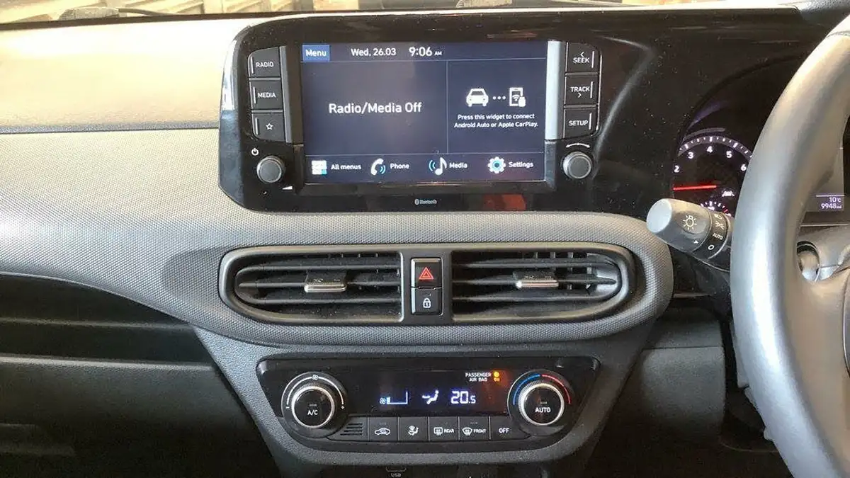 2022-hyundai-i10-12-premium-big-10
