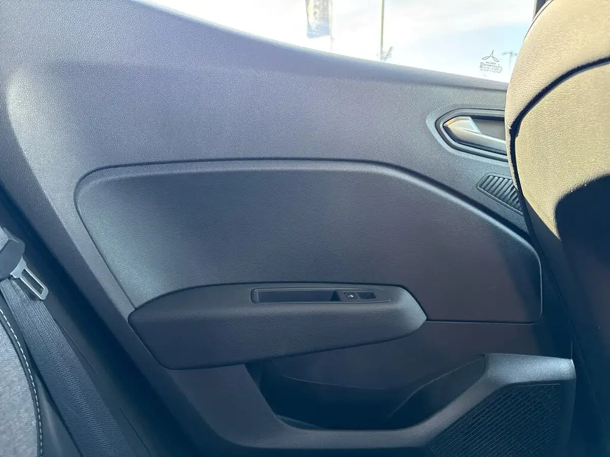 2024-renault-clio-10-tce-techno-big-10