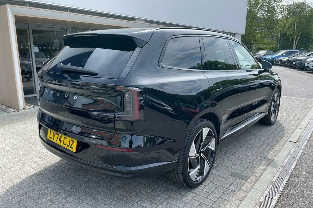 2025-volvo-ex90-e-twin-motor-performance-ultra-big-8