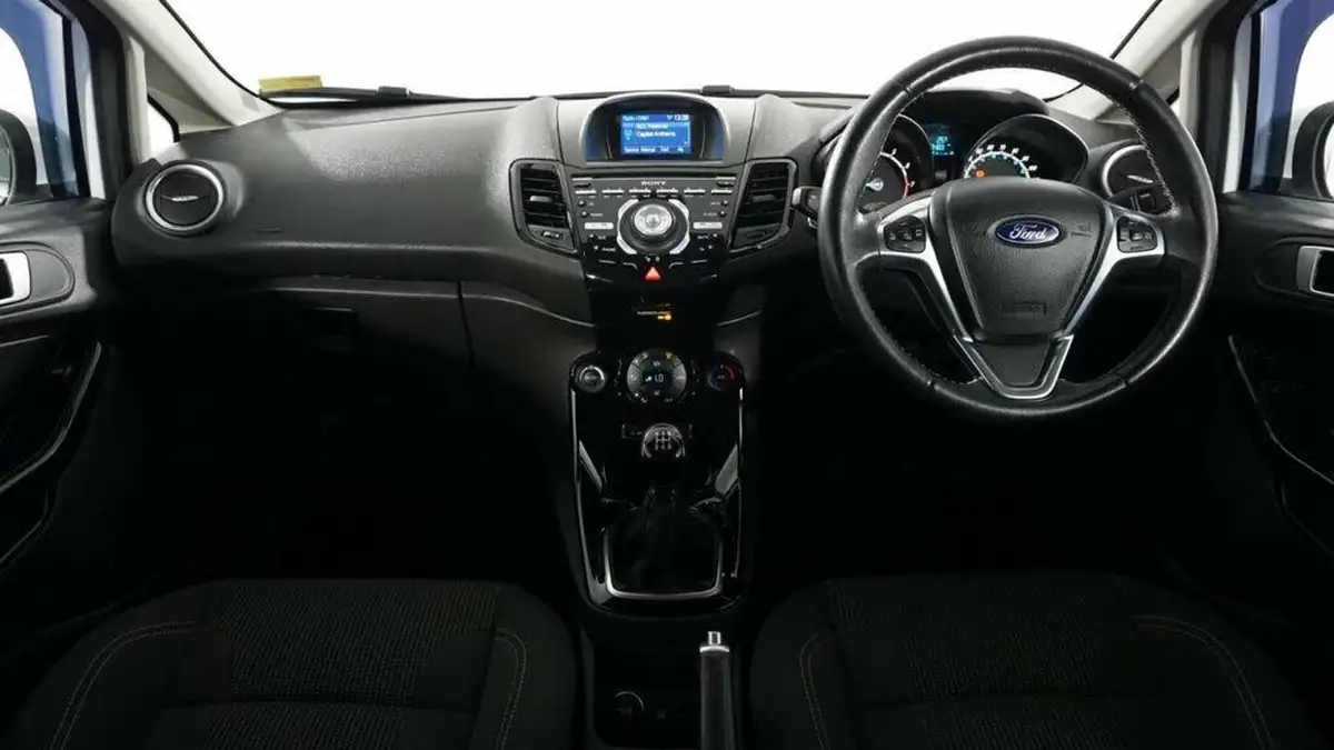 2015-ford-fiesta-10-titanium-100ps-ecoboost-ss-3d-big-12