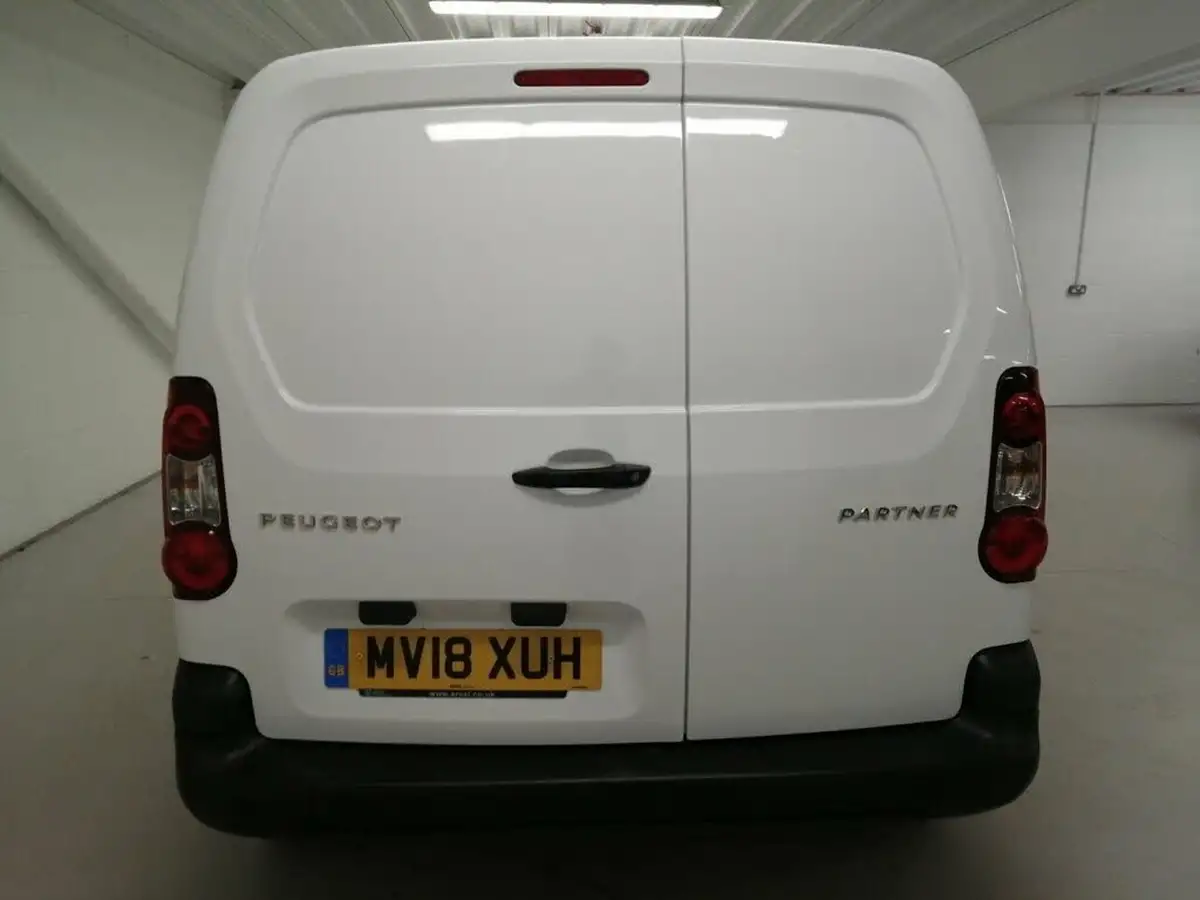 2018-peugeot-partner-16td-se-l1-stop-start-850-panel-big-25