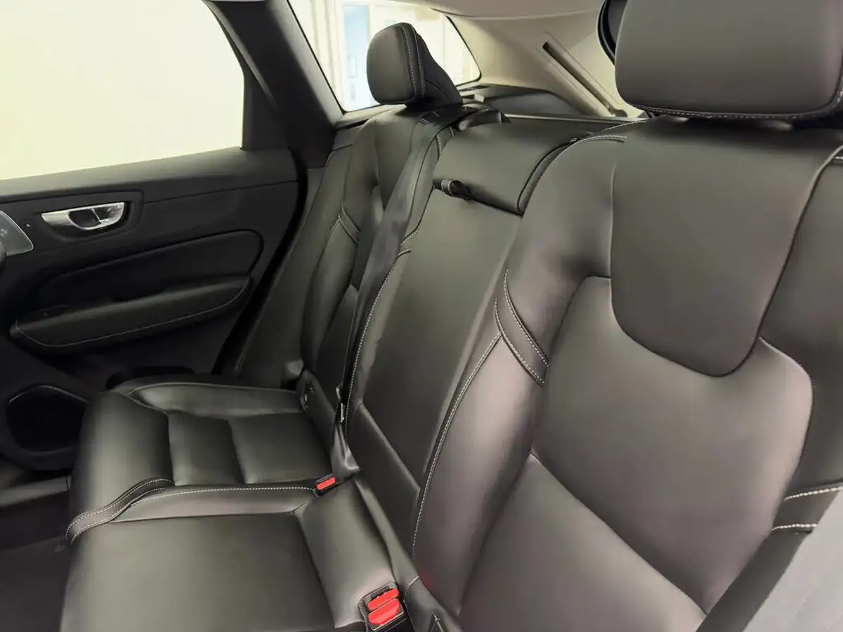 2022-volvo-xc60-20-t8-ultimate-dark-big-10
