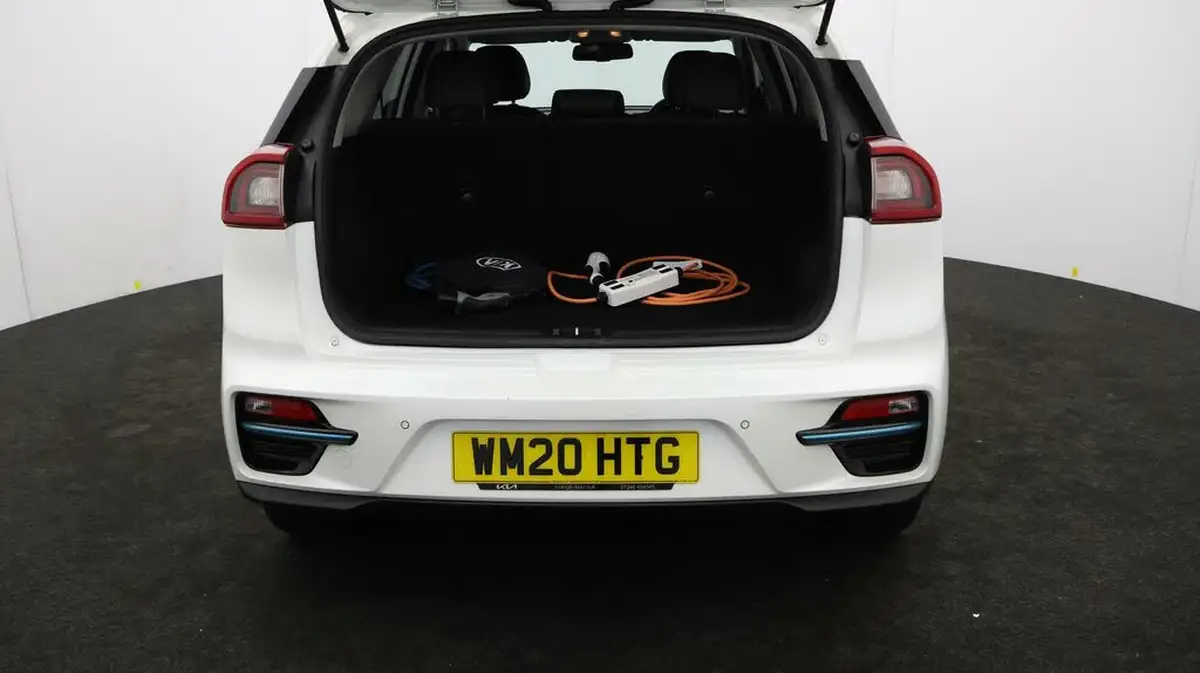 2020-kia-e-niro-ev-first-edition-big-16