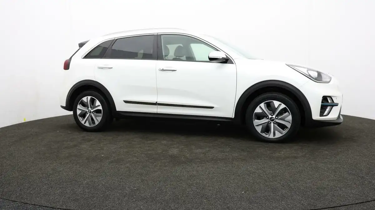 2020-kia-e-niro-ev-first-edition-big-40