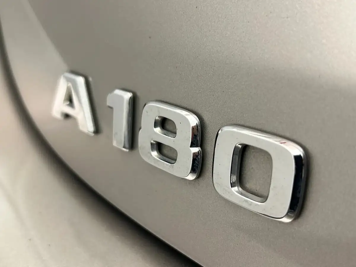 2019-mercedes-benz-a-class-13-a180-amg-line-executive-hatchback-5d-big-17