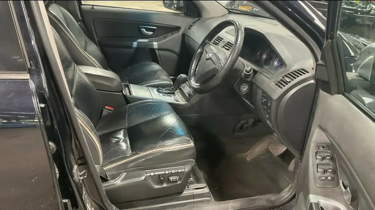 2010-volvo-xc90-24td-d5-r-design-se-geartronic-big-4