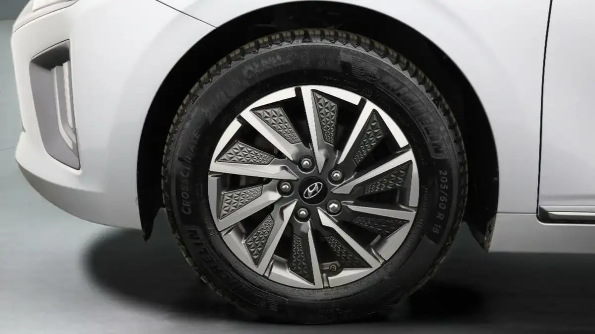 2021-hyundai-ioniq-e-premium-electric-100kw-big-17