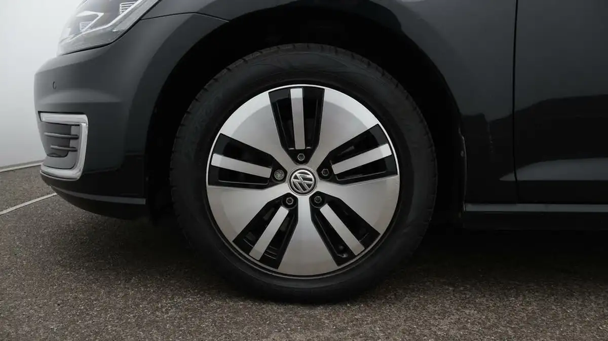 2019-volkswagen-golf-e-e-golf-big-18