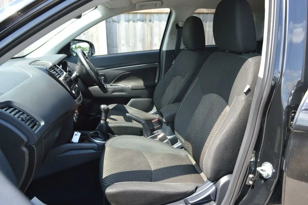 2014-mitsubishi-asx-16-3-big-14