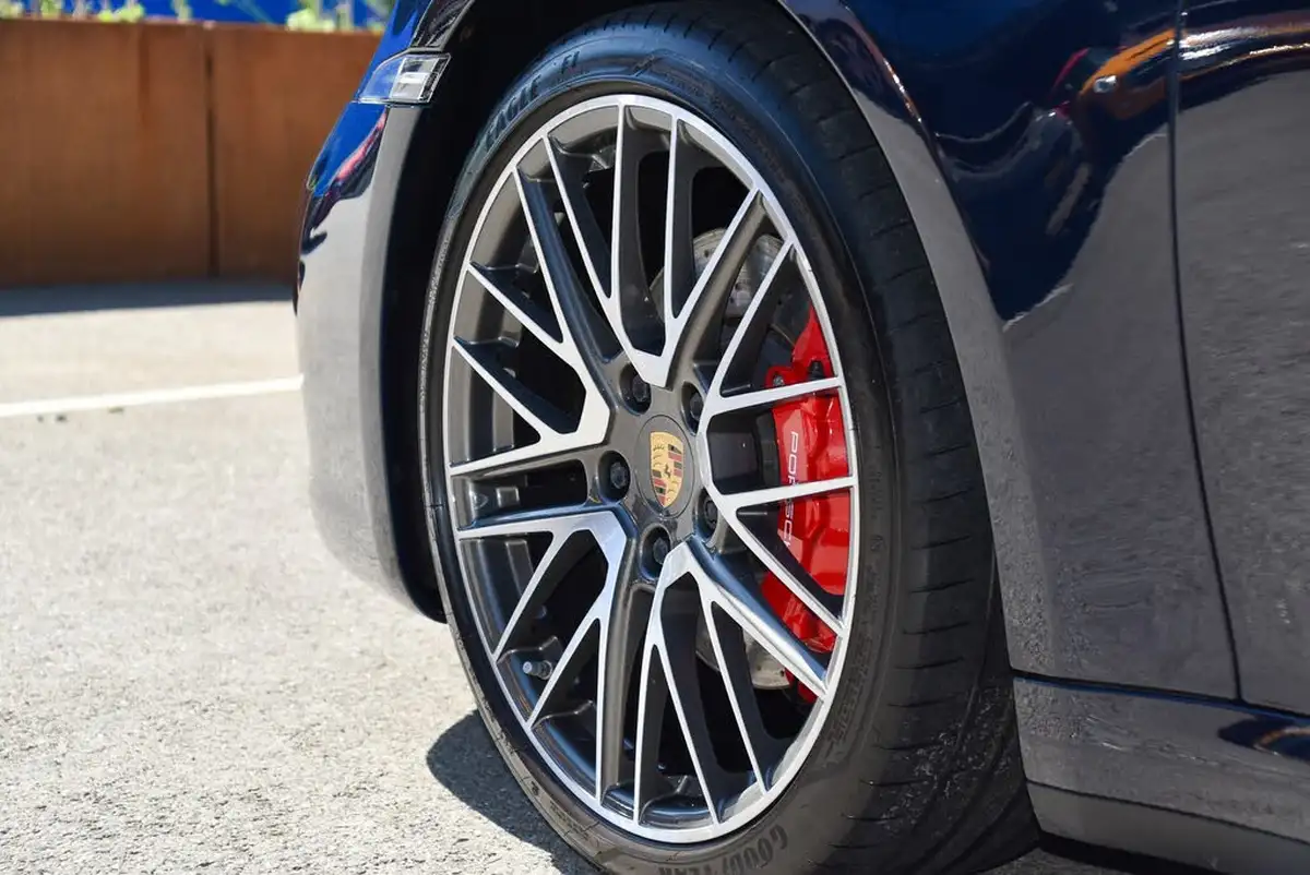 2021-porsche-911-30-targa-4s-big-10