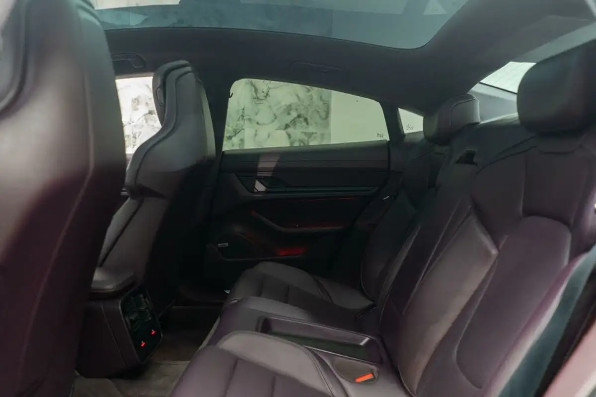 2020-porsche-taycan-e-turbo-big-17
